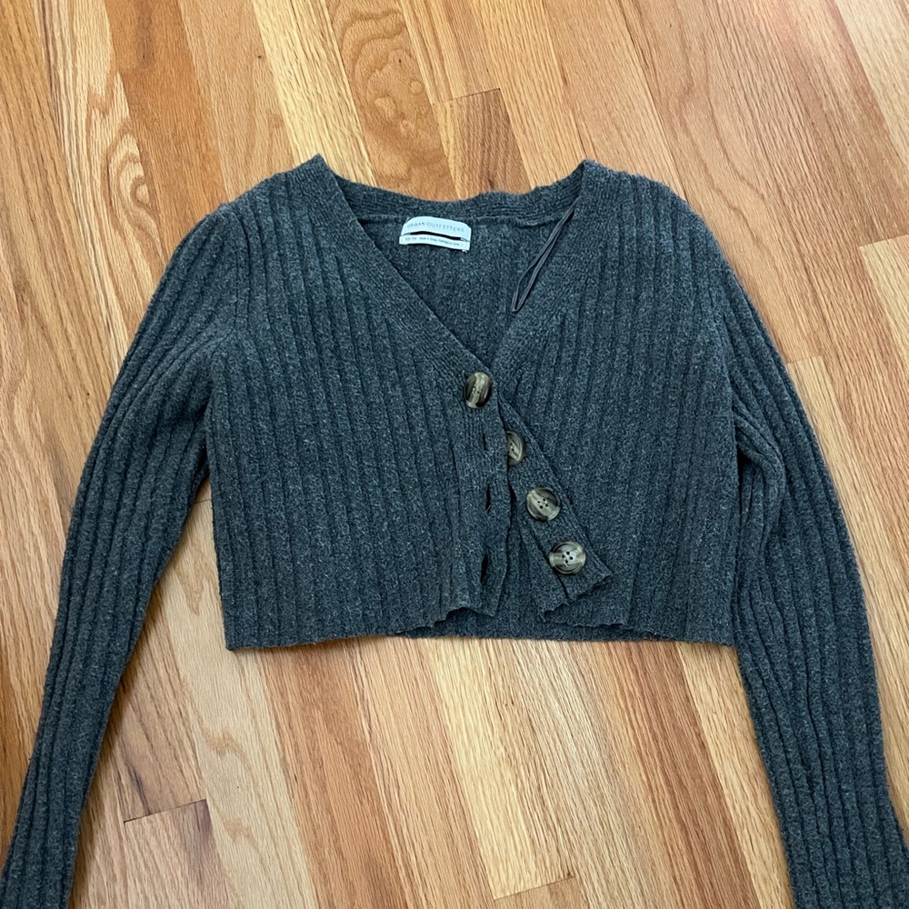 URBAN OUTFITTERS Grey Cropped Sweater with Buttons